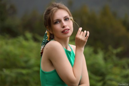 Летняя радость: Aristeia A в эротическом фотосете