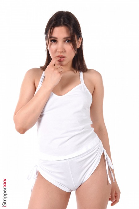 Эротический фотосет с улыбающейся Элли Луной