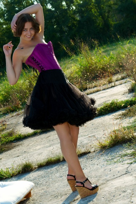 Летняя счастливая элегантность в природе