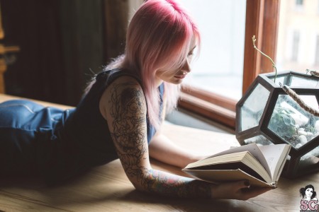 Соблазнительная Любовь: эротический фотосет дома