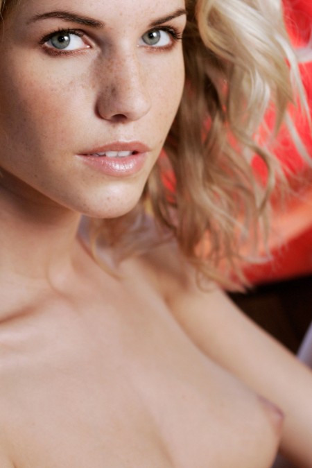 Ивета Б - секс-символ гламурной элегантности