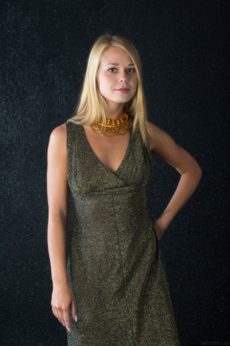 Блондинка Сарика А в чувственной фотосессии