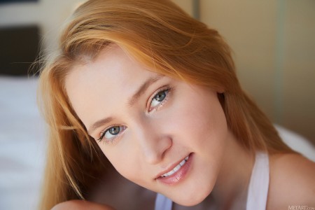 Иви Рейн: смех и уют в спальне