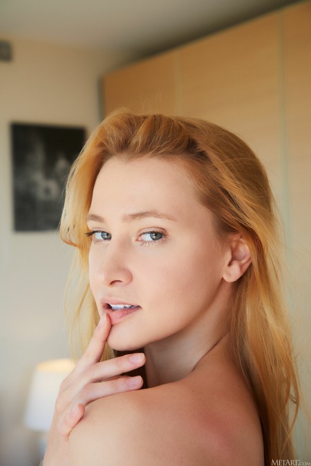 Иви Рейн: смех и уют в спальне