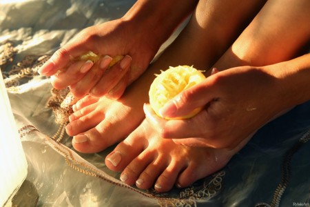 Свежие фрукты: взгляд летней красавицы