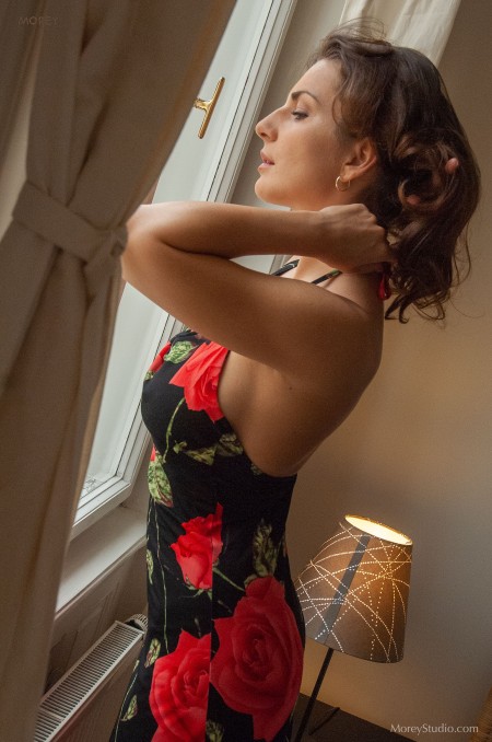 Счастливая Сара в домашней обстановке