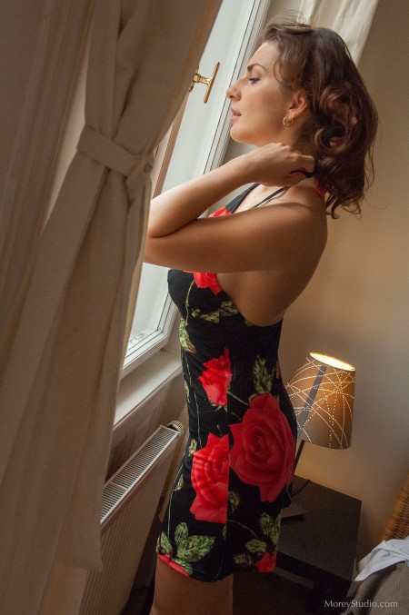 Счастливая Сара в домашней обстановке