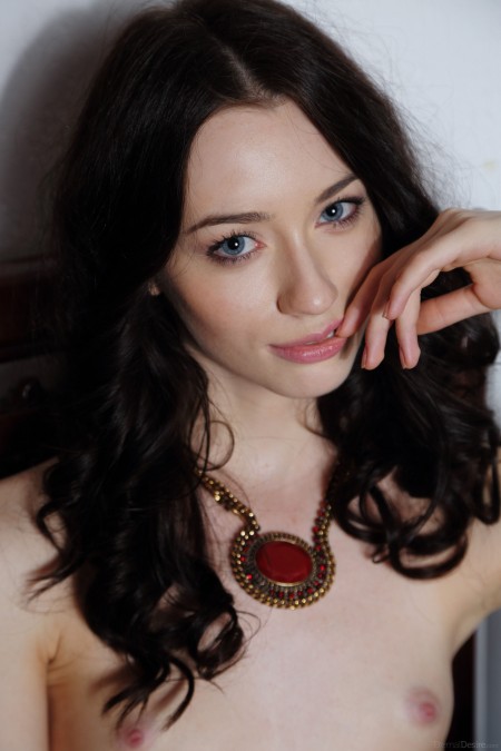 Прелестная фотосессия: Zsanett Tormay обнаженная