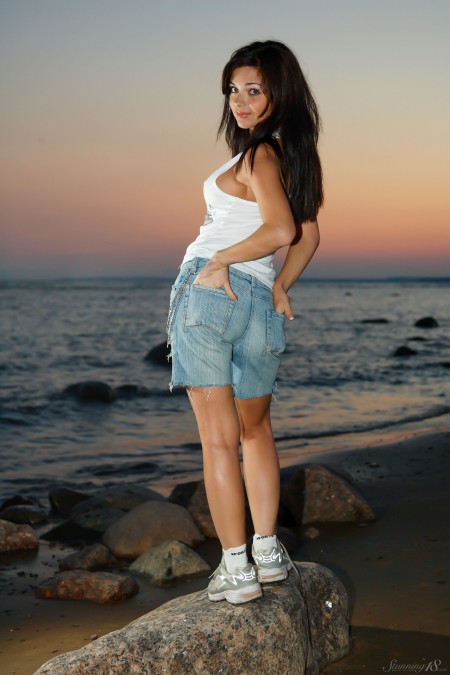 Соблазнительная Фиона: летний закат на природе