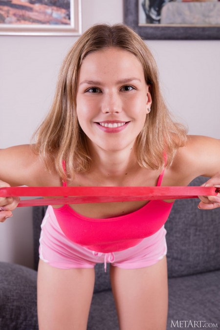 Эротическая фотосессия Алисы в домашнем интерьере