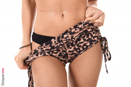 Эротическая фотосессия с улыбающейся Лили Беллой