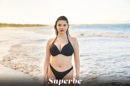 Лола Джонсон: Летняя эротика на песке