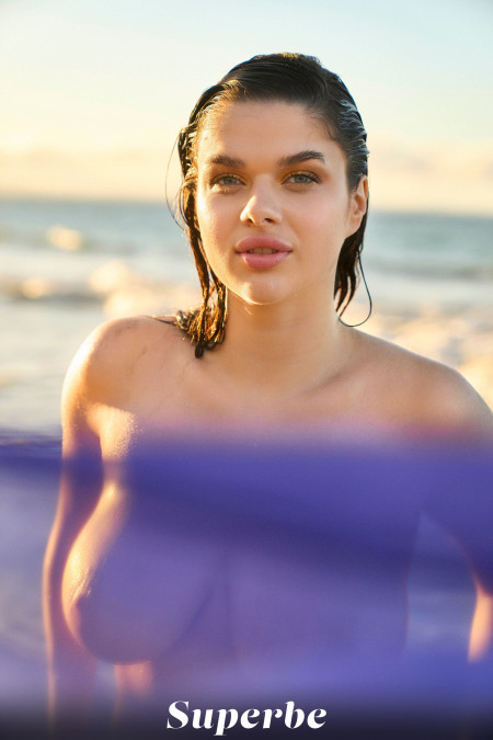 Лола Джонсон: Летняя эротика на песке