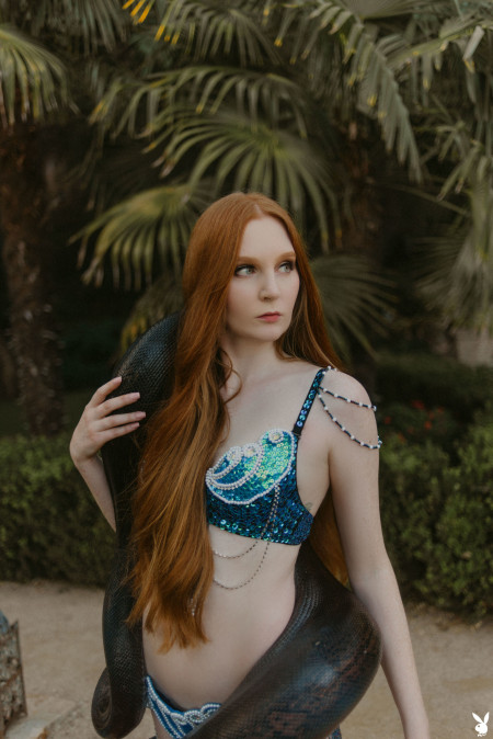 Летняя сенсуальность: Джессика Брукс в черно-белой фотосессии