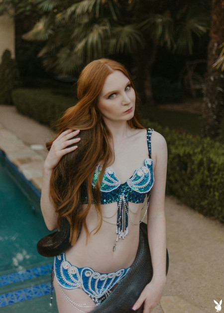 Летняя сенсуальность: Джессика Брукс в черно-белой фотосессии