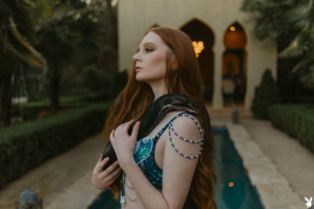 Летняя сенсуальность: Джессика Брукс в черно-белой фотосессии