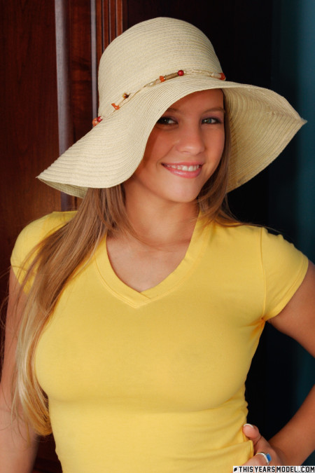 Очаровательная Dawson Miller: эротический фотосет