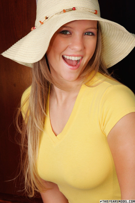 Очаровательная Dawson Miller: эротический фотосет