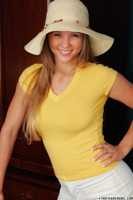 Очаровательная Dawson Miller: эротический фотосет