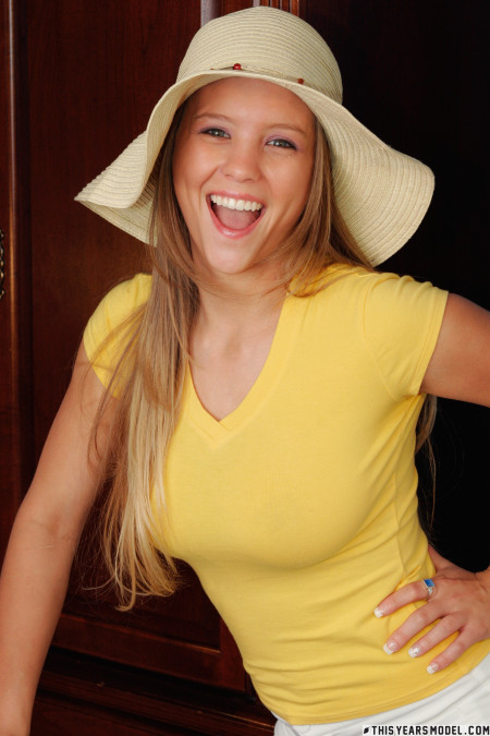 Очаровательная Dawson Miller: эротический фотосет