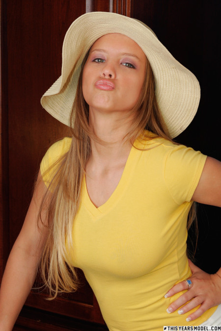 Очаровательная Dawson Miller: эротический фотосет