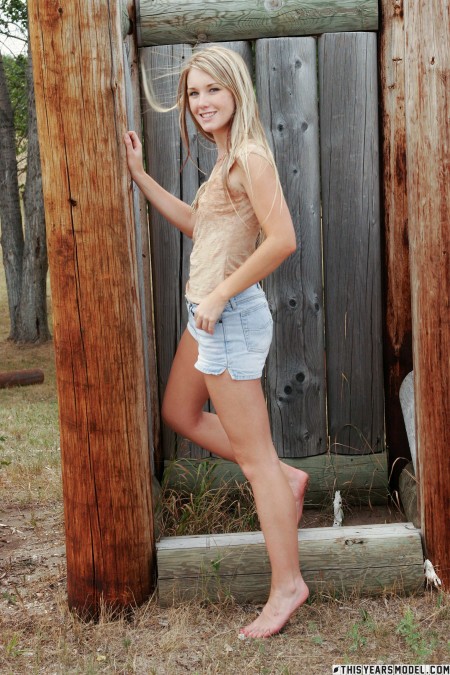 Летняя радость: девушка Jewel A