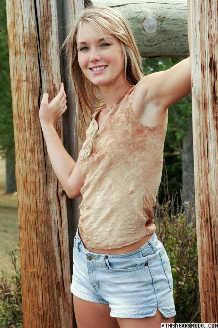 Летняя радость: девушка Jewel A