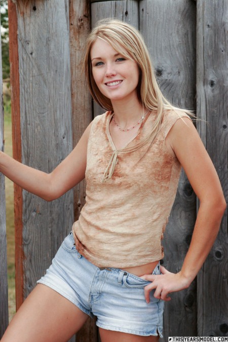 Летняя радость: девушка Jewel A