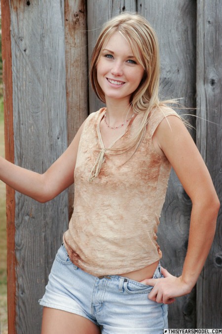 Летняя радость: девушка Jewel A