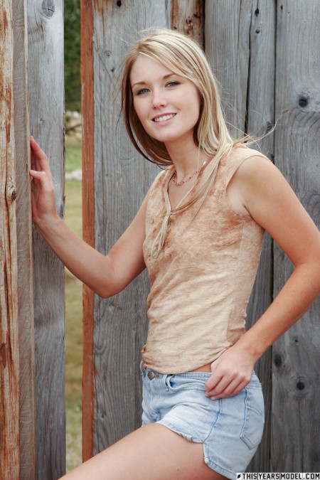 Летняя радость: девушка Jewel A