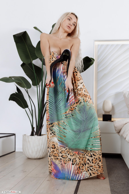 Нежная Валерия: Фотосессия в интерьере