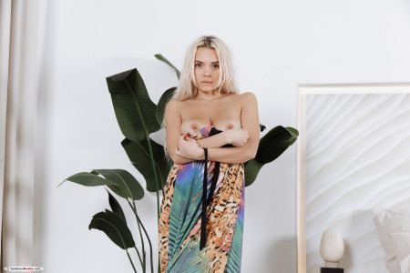 Нежная Валерия: Фотосессия в интерьере