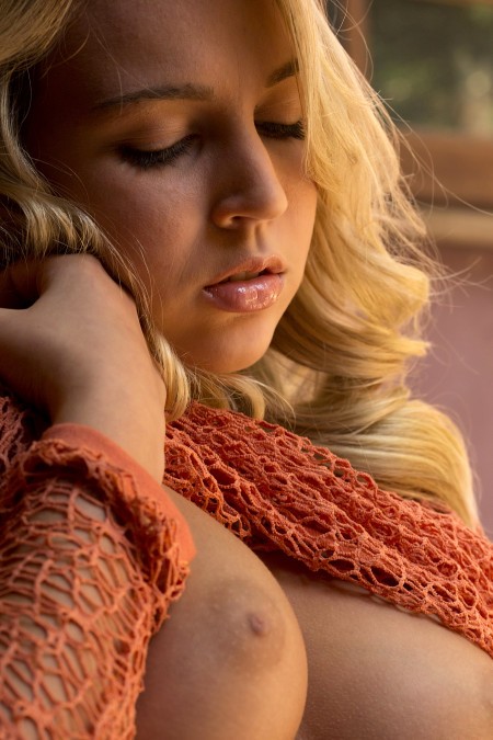 Летний эротический фотосет с Зои Тейлор