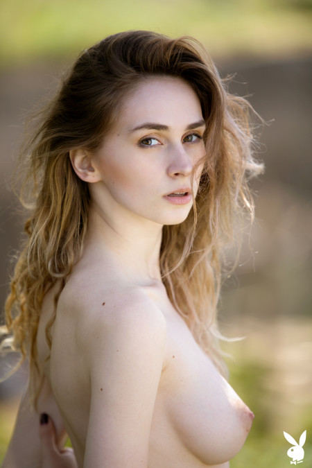 Летняя сенсуальность: Яна Уэст в природе