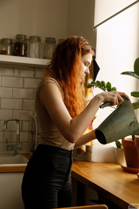 Соблазнительная красота: эротическая фотосессия дома