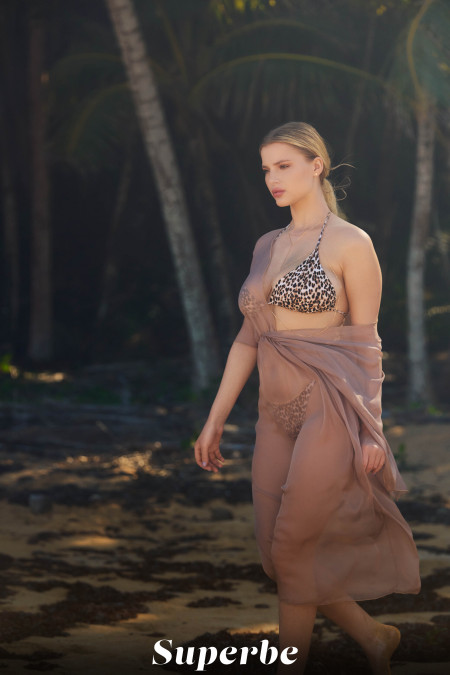 Соблазнительная летняя фотосессия в природе