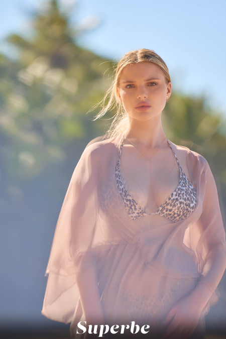 Соблазнительная летняя фотосессия в природе