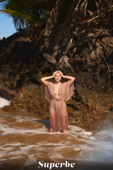 Соблазнительная летняя фотосессия в природе