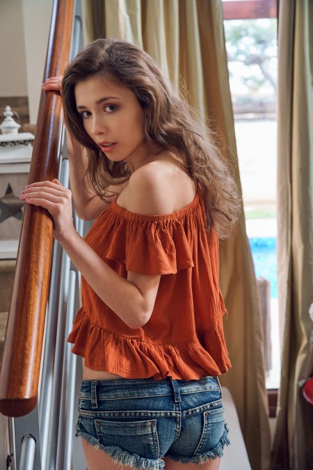 Эротический фотосет с Милой Азул