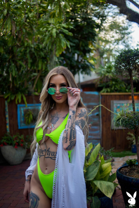 Летняя сенсуальность: Paige Amaze в откровенной фотосессии