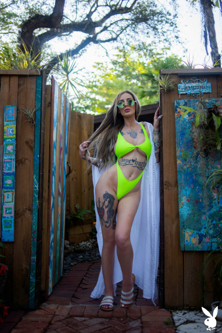 Летняя сенсуальность: Paige Amaze в откровенной фотосессии