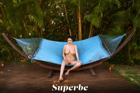 Летняя сенсуальность у бассейна