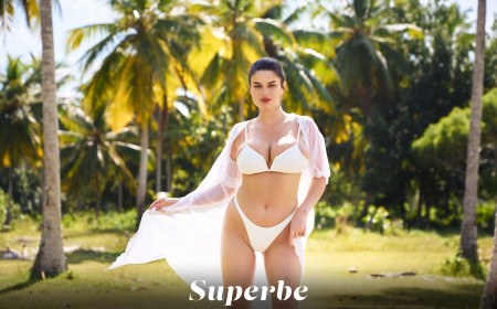 Летняя сенсуальность у бассейна