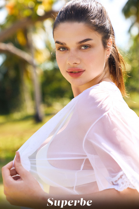 Летняя сенсуальность у бассейна