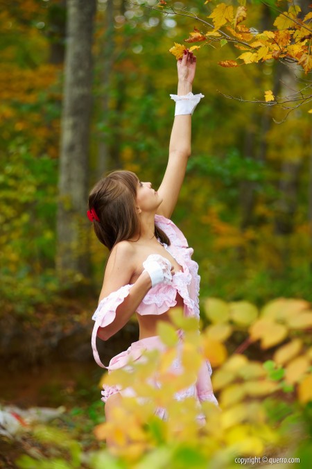 Осенняя радость в природе: Эротический фото-сет с Амели А
