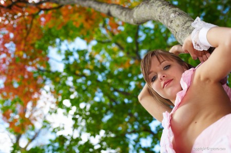 Осенняя радость в природе: Эротический фото-сет с Амели А