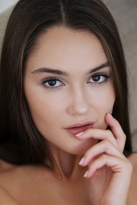 Соня Блэйз: элегантная нагота в домашней обстановке