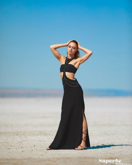 Летний снимок натуры с чувственной Амели Лу