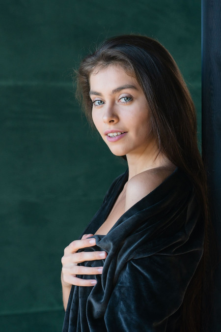 Грациозная Foxy Alissa позирует обнаженной