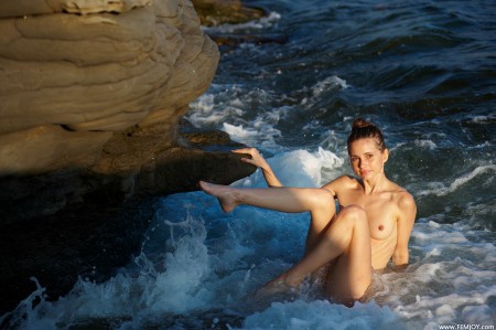 Смелое фото: девушка Fibby на природе